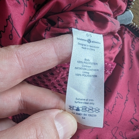 Lululemon festival bag in Pigment Wind Berry - Picture 10 of 11